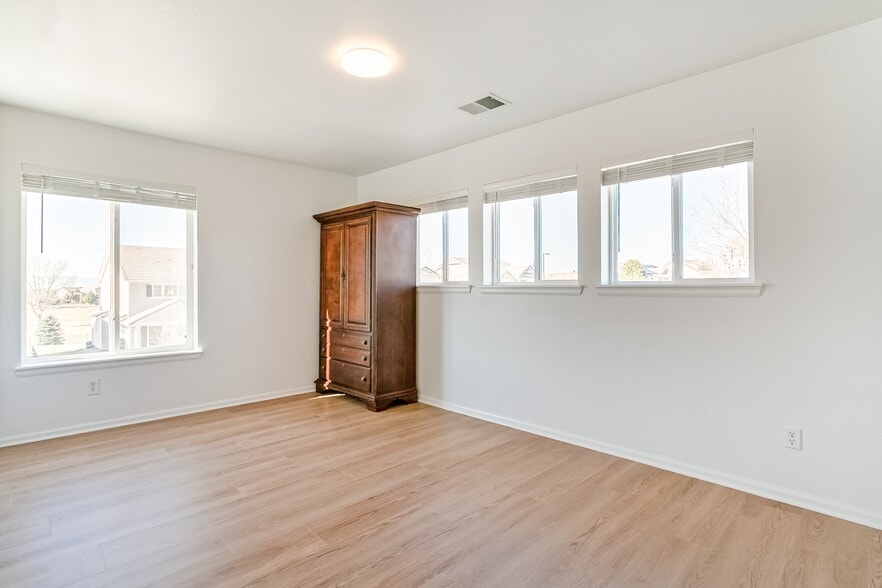 Building Photo - 5178 Netherland St