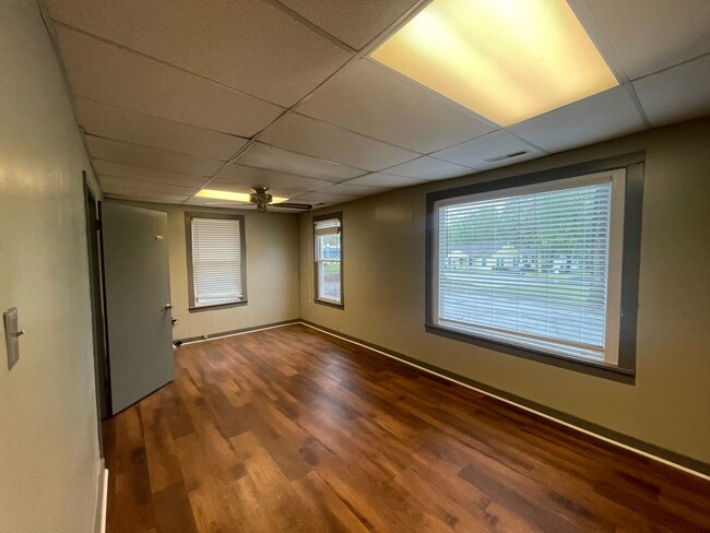 Building Photo - 2/1 Close to DOWNTOWN FLORENCE AVAILABLE N...