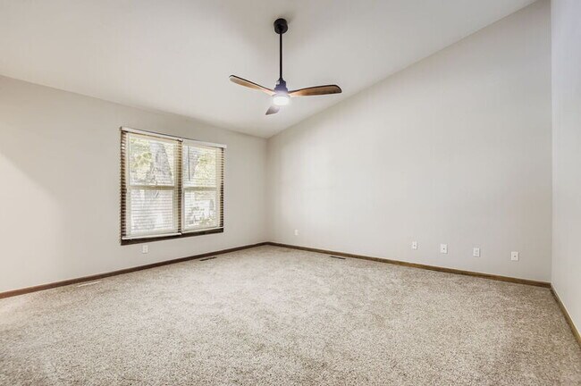 Building Photo - 7663 S Cove Cir