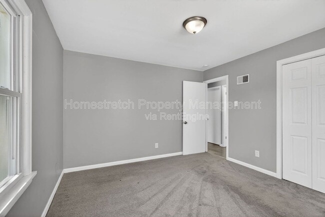 Building Photo - 9625 Theodosia Ave