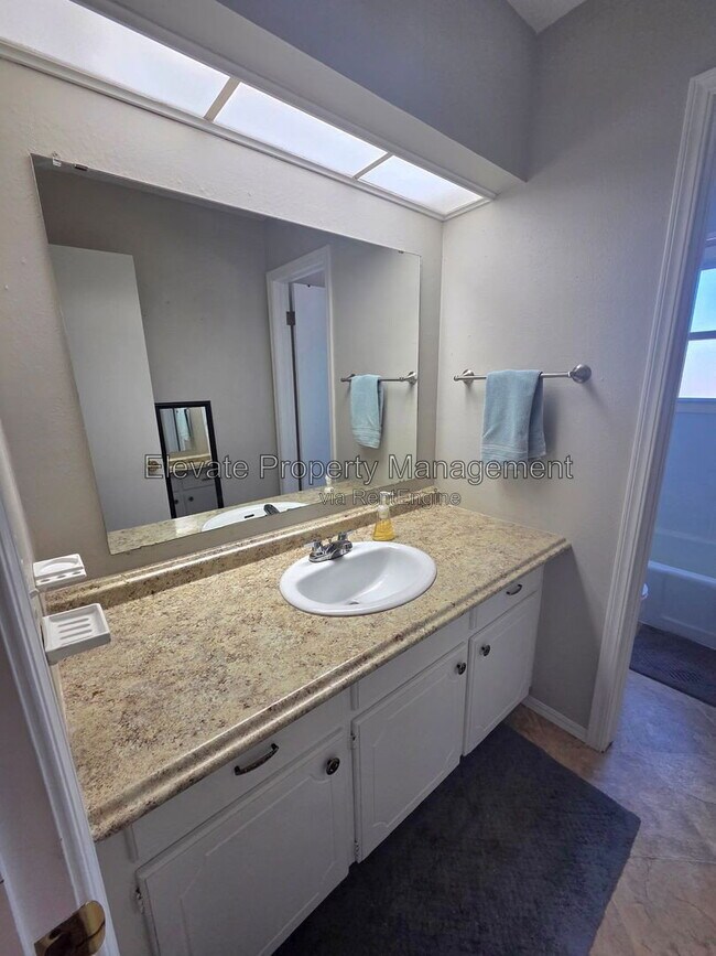 Building Photo - 4225 Clendon Way