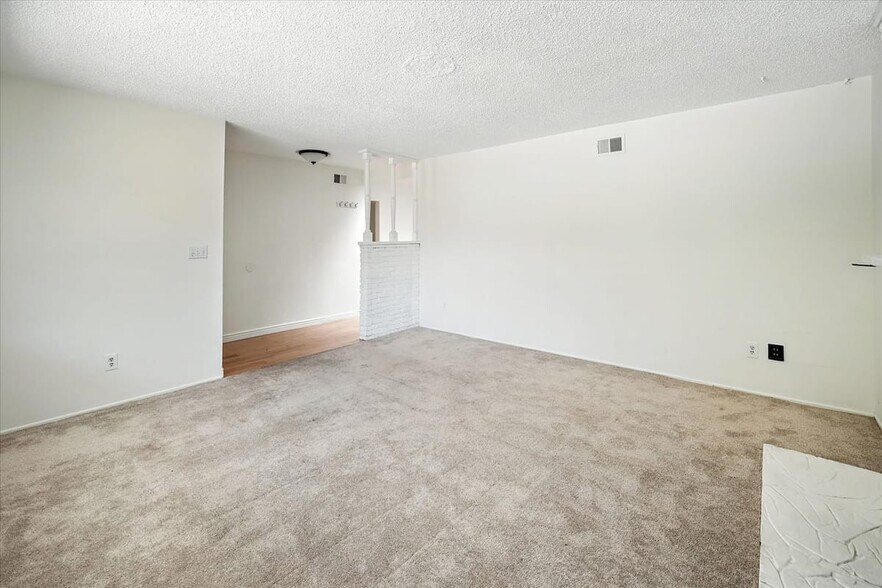 Building Photo - 8846 Laramie Ave
