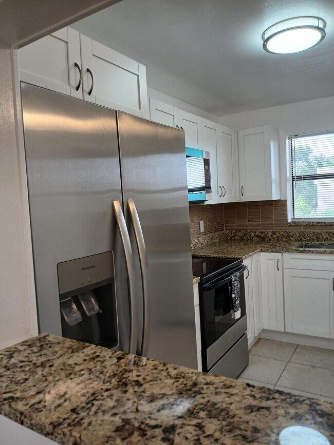 Building Photo - 4760 Lucerne Lakes Blvd W