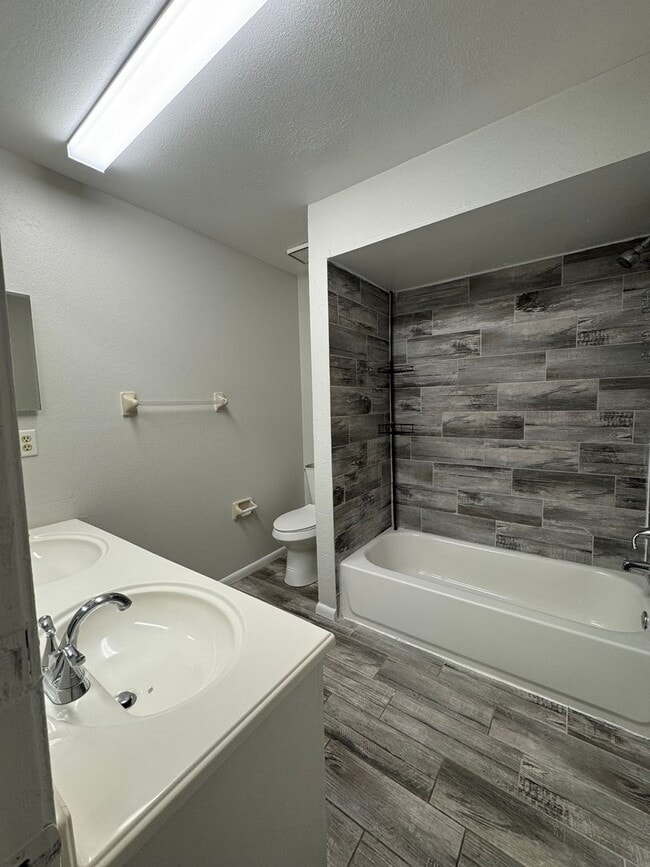 Building Photo - Spacious Poinciana Townhome