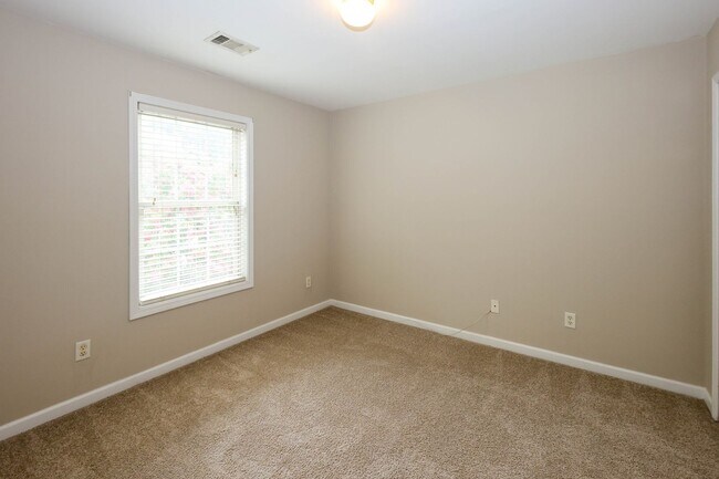 Building Photo - 2895 Haynes Club Cir SW