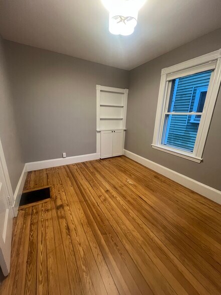 Building Photo - 53 Farragut Rd