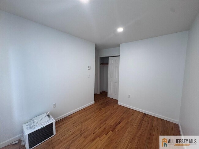 Building Photo - 33 Mercer St