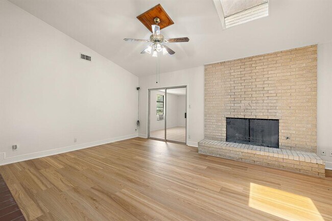 Building Photo - 403 Flournoy Dr