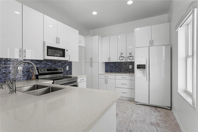 Building Photo - 4202 Sabal Ridge Cir