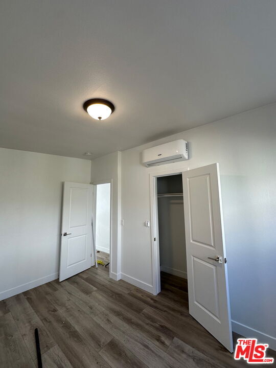 Building Photo - 2658 Santa Ana Ave