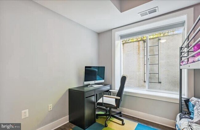 Building Photo - 1340 Nicholson St NW