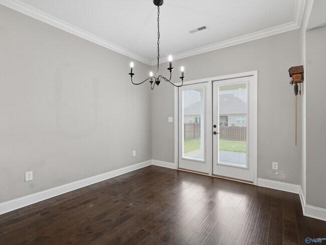Building Photo - 14725 Commonwealth Dr