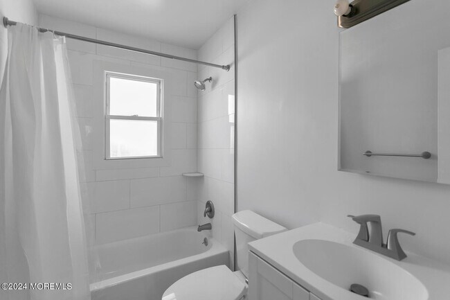 Building Photo - 96 East Ave