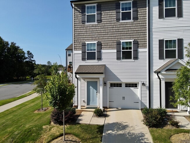 Building Photo - 11005 Woodland Crk Wy