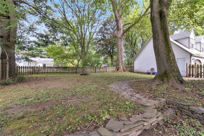 Building Photo - 7406 Quaker Rd