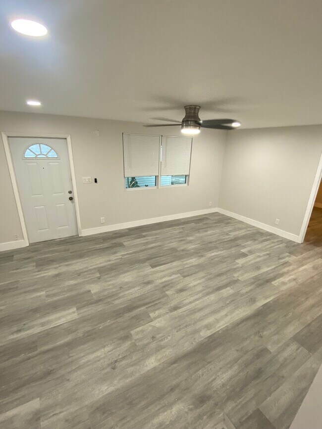 Building Photo - 6514 Garden Ave