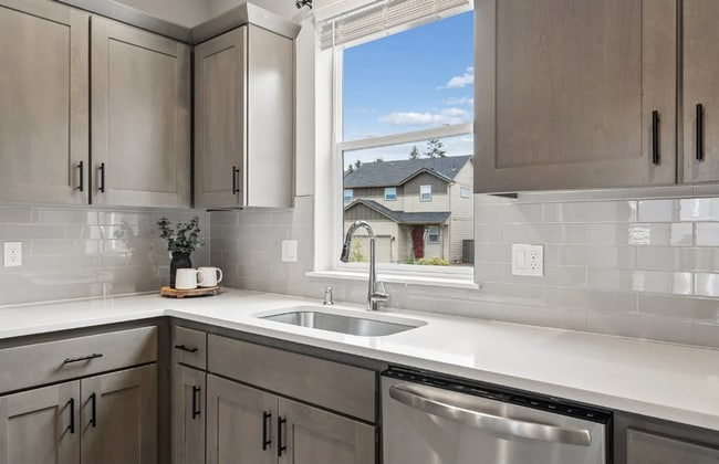 Building Photo - 12101 SE Punch Bowl Fls Ct
