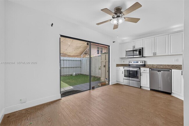 Building Photo - 10206 SW 77th Ct