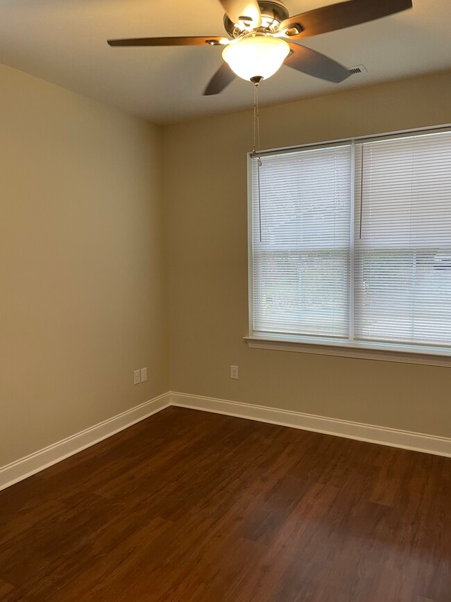 Building Photo - 704 Moore St