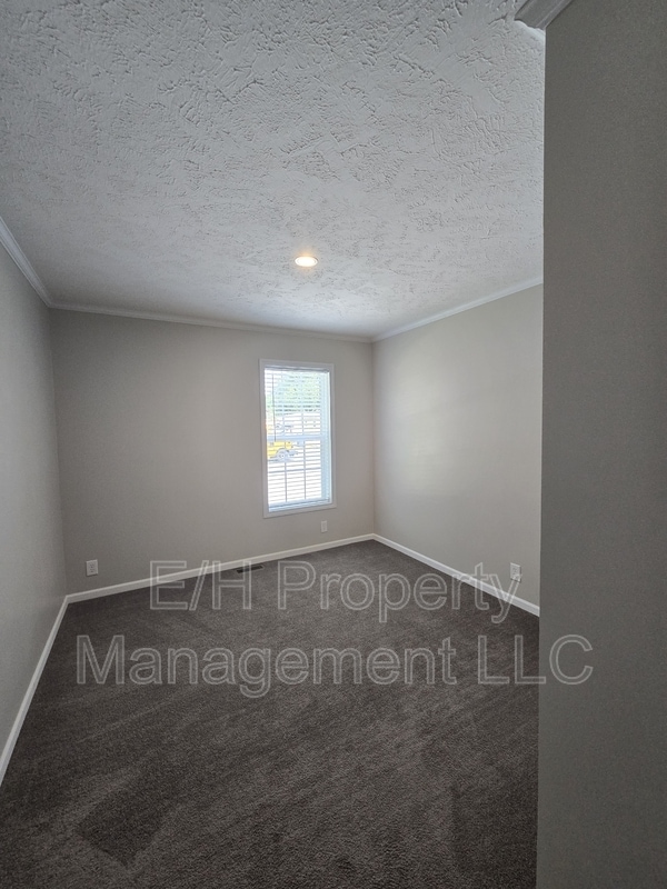 Building Photo - 501 S Edwards Ave