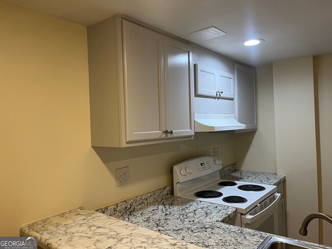 Building Photo - 416 Barbashela Dr