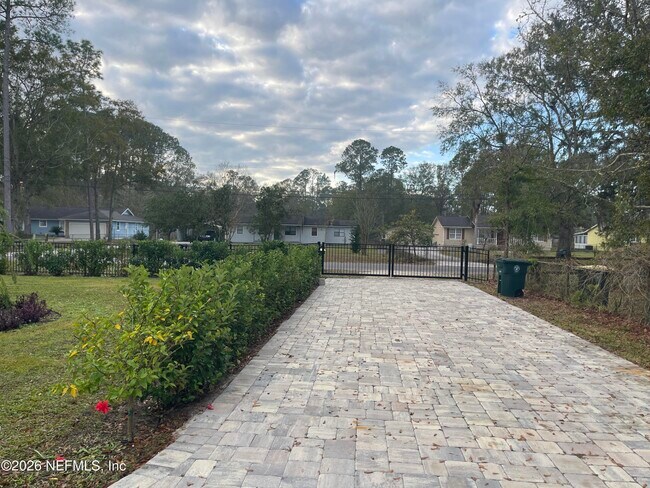 Building Photo - 4055 Dimsdale Rd