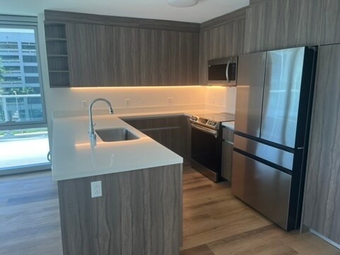 brand new appliances with high end fridge - 1500 Rycroft St