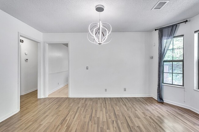 Building Photo - 816 Beazer Ln