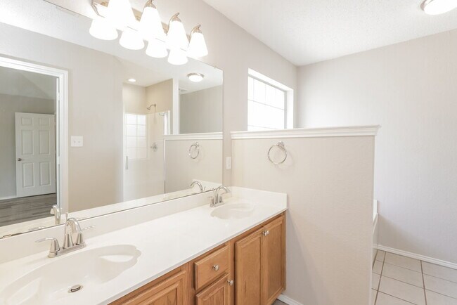 Building Photo - 1002 Aries Ct