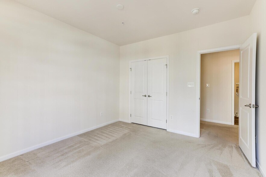 Building Photo - 13643 Air and Space Museum Pky