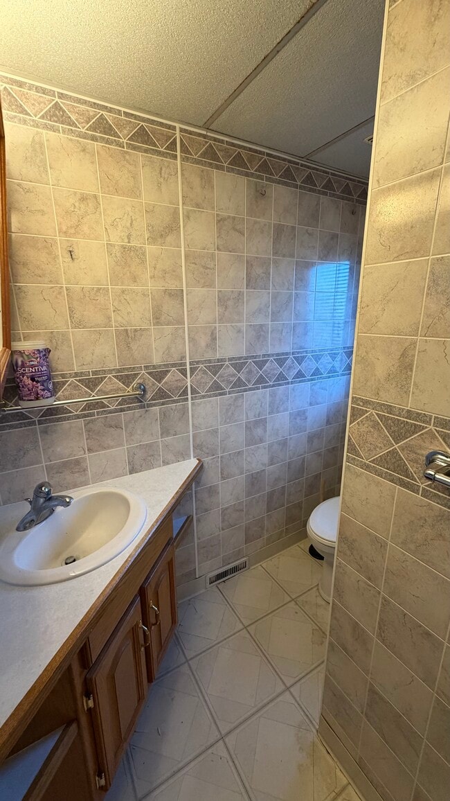 Building Photo - 119 7th Ave NE