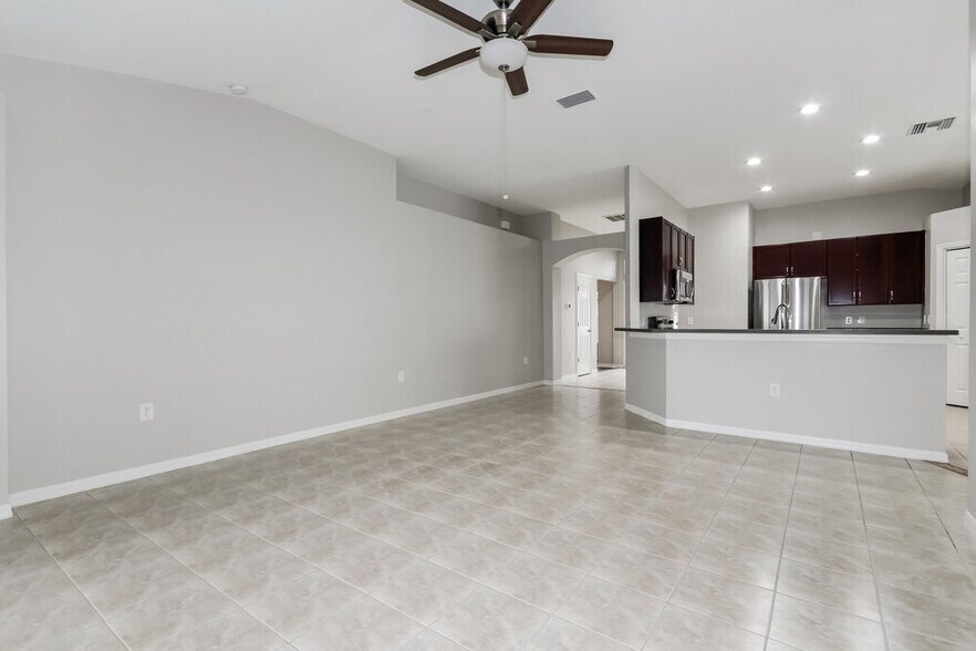 Building Photo - 423 Fern Gulley Dr