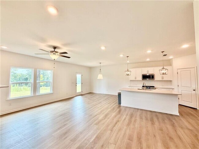 Building Photo - 215 Foxhill Dr