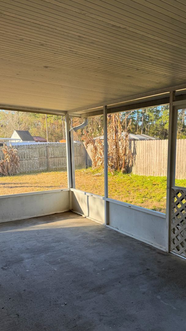 Building Photo - 2 Bedroom Home w/ Flex Room, fenced in yard - Close to base!!