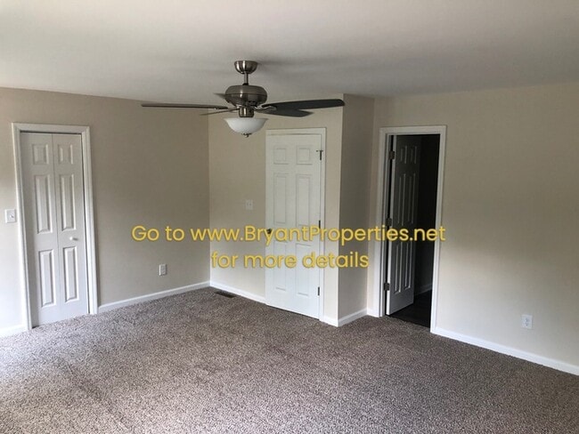 Building Photo - Townhome