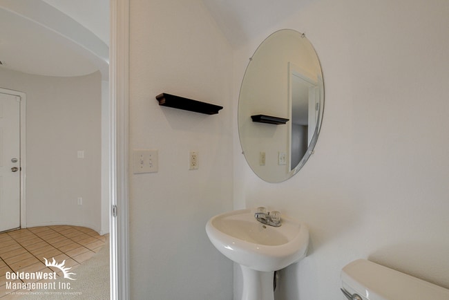 Building Photo - Charming 4Bdm 3Ba Home with Modern Features located in SW Las Vegas