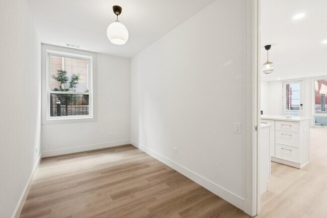 Building Photo - 2323 N Lister Ave