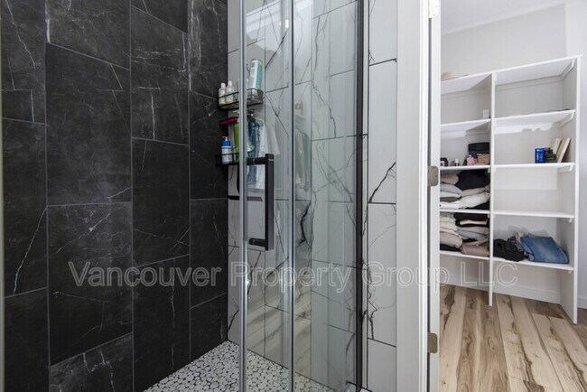 Building Photo - 5075 E Ferdinand Ct