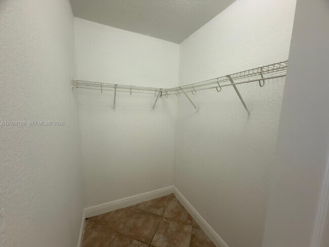 Building Photo - 1025 Coral Club Dr