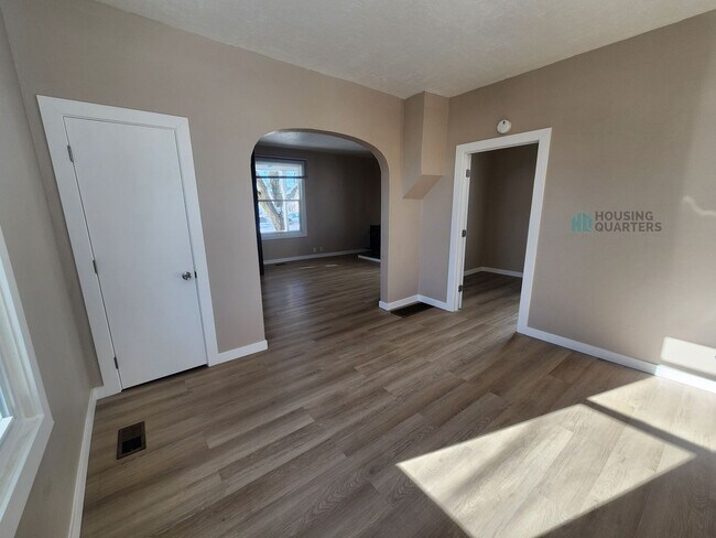 Building Photo - This 3-bed, 1-bath home features original woodwork, a covered front porch, a fenced yard, and an ...