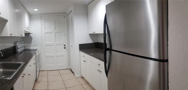 Building Photo - 8500 SW 109th Ave