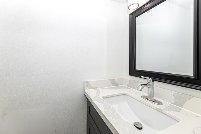 Building Photo - 5716 Alvarado Dr