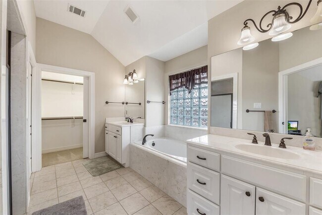 Building Photo - 30062 N Fulshear Dr