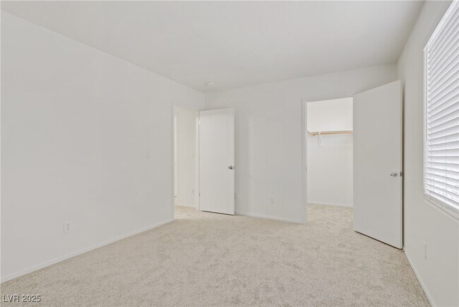 Building Photo - 9535 Stills Way