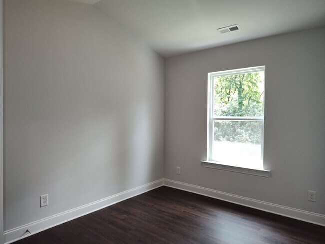 Building Photo - New Build end-unit townhome in the Druid H...