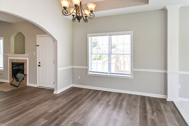 Building Photo - 5546 Lakefront Dr