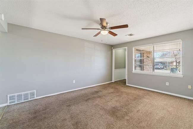 Building Photo - 4009 Vickie Dr