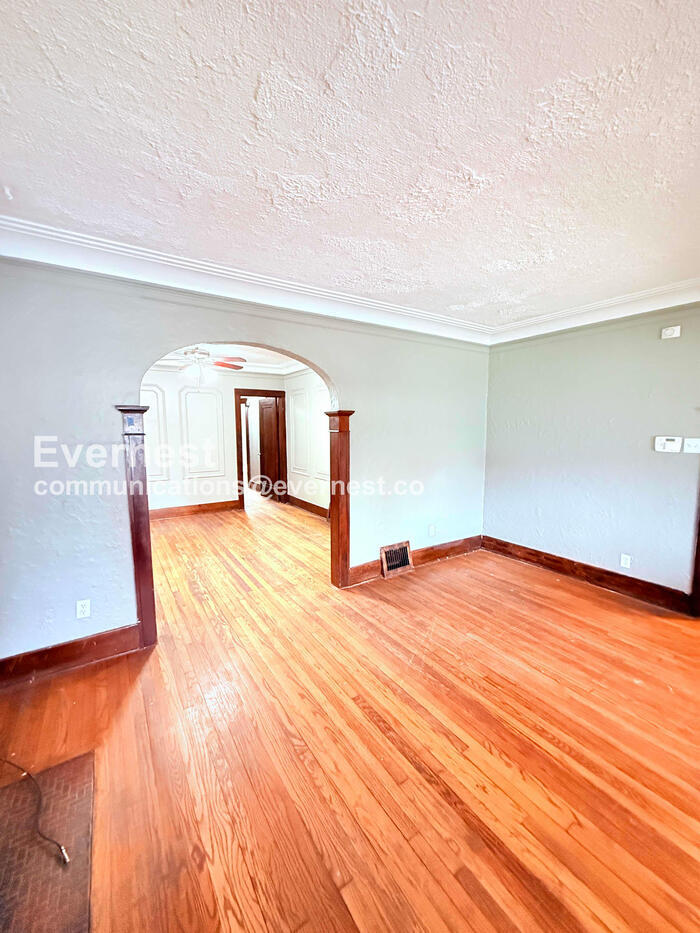 Building Photo - 13523 Santa Rosa Dr