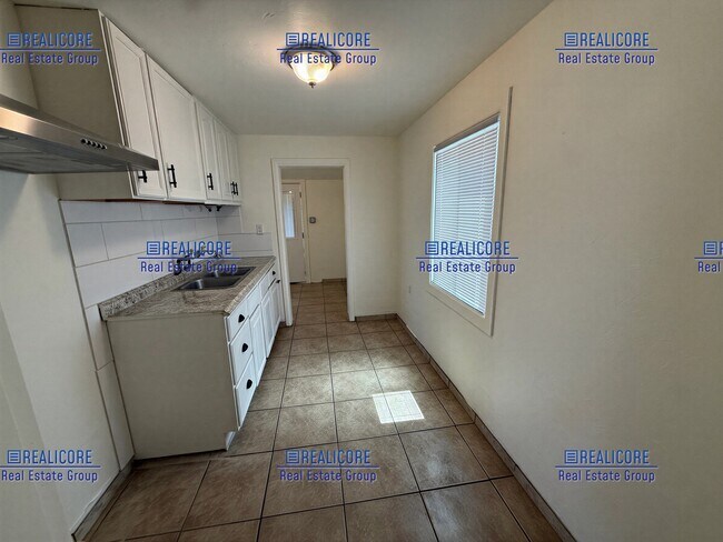 Building Photo - 7663 Elm St
