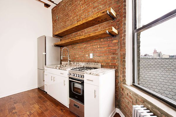 Building Photo - 64 E 3rd St